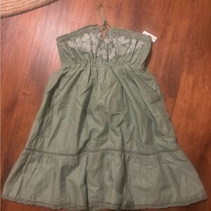 NWT Green Strapless Dress with Floral Embroidery - Hollister